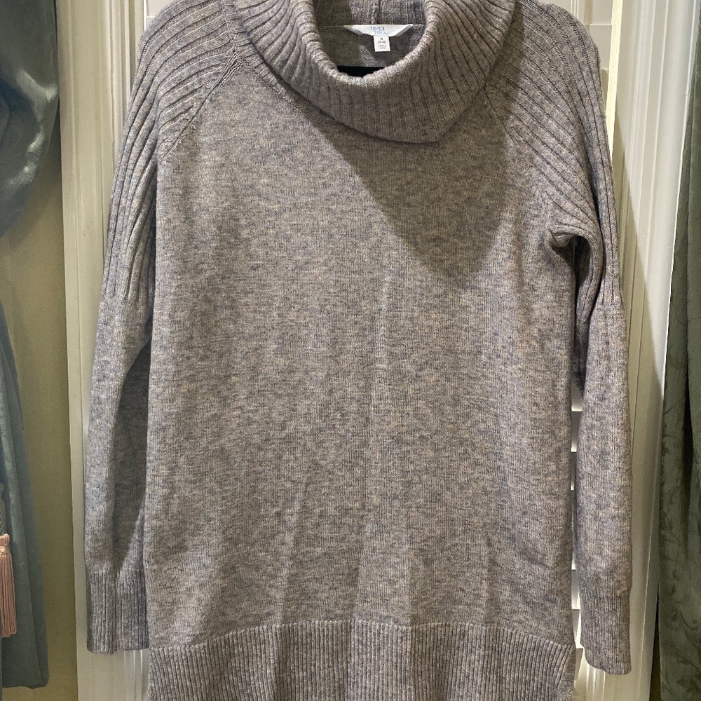 Soft Cowl neck sweater size small 4-6